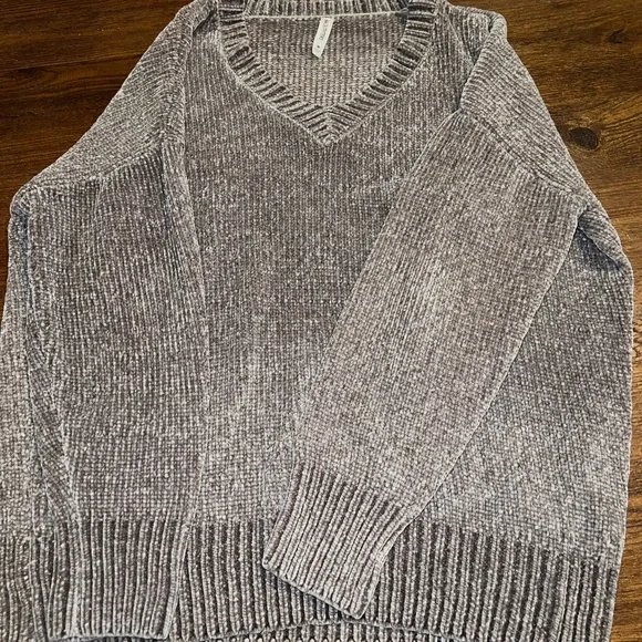 Zenana Outfitters Gray Brown Plush Cozy Long Sleeve V Neck Ribbed Sweater Size M - Picture 5 of 8